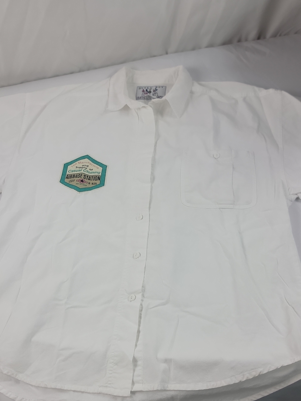 Bugle Boy White Short-Sleeve Button-Up Shirt with Teal Patch LARGE